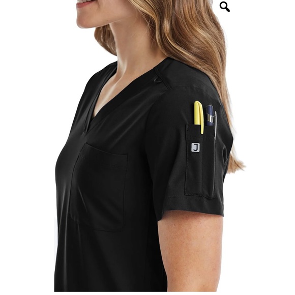 Scrub joy pocket top - Picture 2 of 2